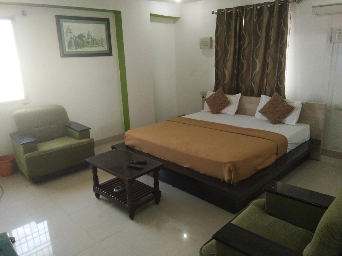Sairam Residency Hotell Tirupati Exteriör bild